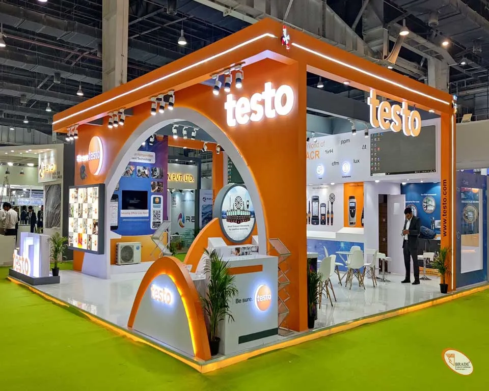 Exhibition stand with large format graphics and open space design